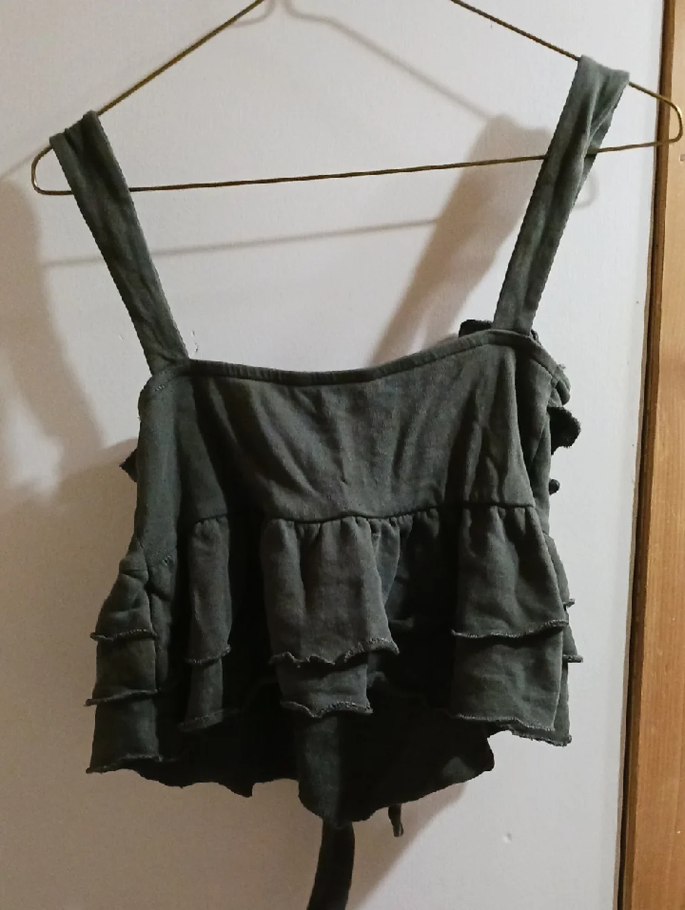 Zara Olive Green Ruffle Tie-Front Crop Top - Picture 3 of 3